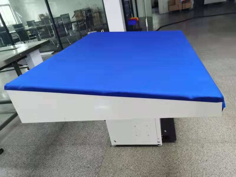 Extra working flat vaccum ironing table without arm heating for Launary room